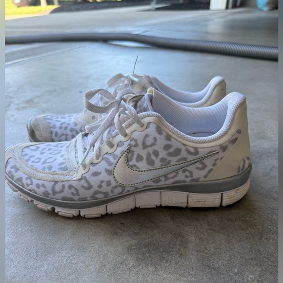 NIKE FREE 5.0 METALLIC LEOPARD - Picture 1 of 5